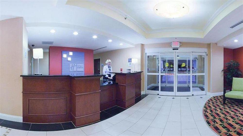 北斯巴达伯格快捷假日&套房酒店 斯帕坦堡 外观 照片